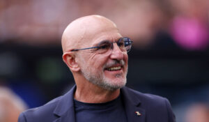 Spagna, le altre passioni di De La Fuente: il karaoke e Julio Iglesias