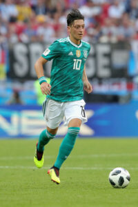 Germania, guarda come è cambaito Özil...