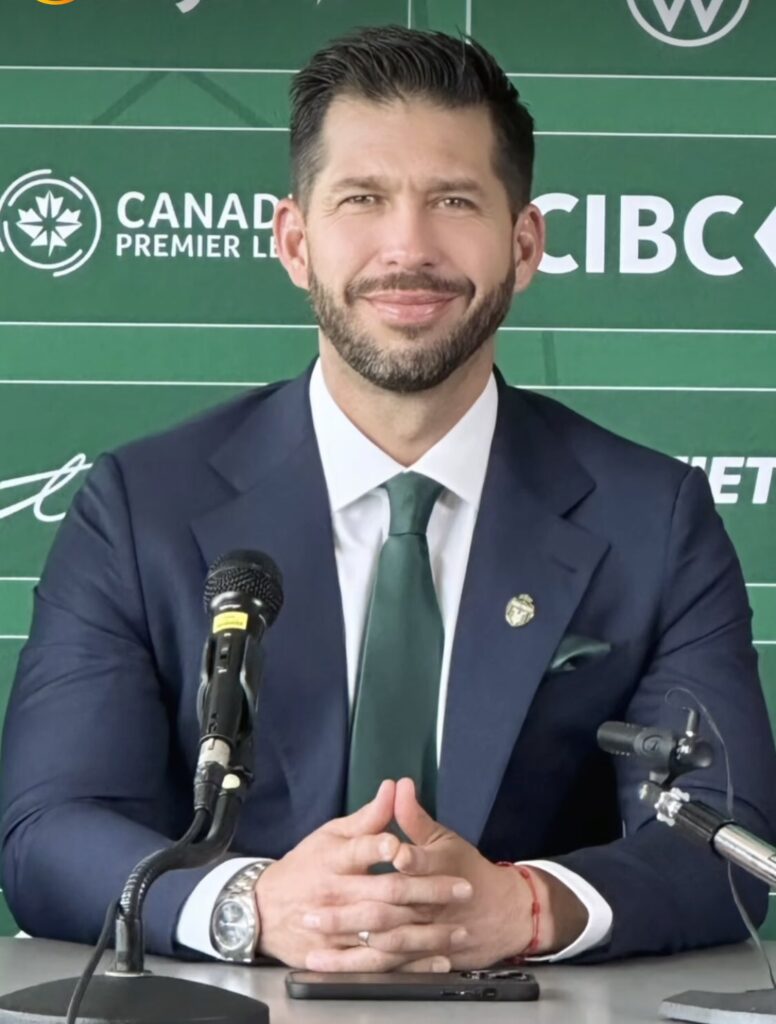 "Se segni ti do 300 dollari", è la tattica del mister dello York United