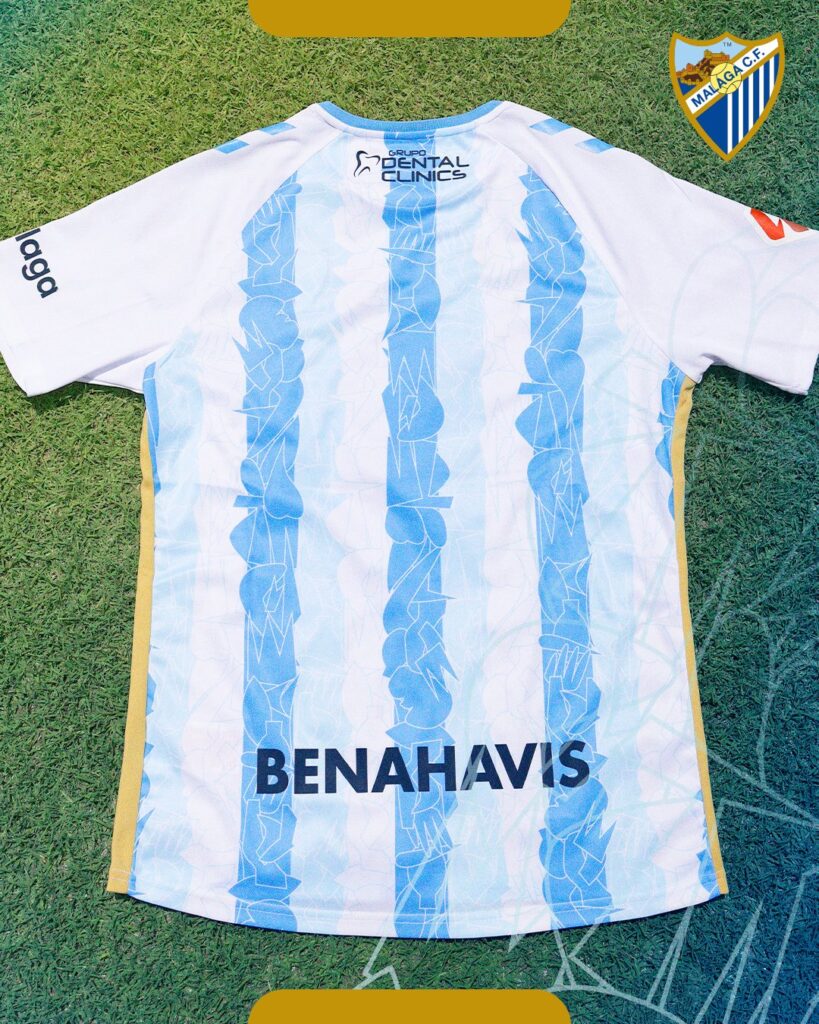 La nuova maglia home del Málaga - Foto da Sito ufficiale Málaga CF