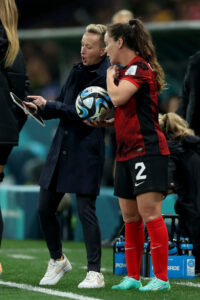 Olimpiadi, il Canada sospende l'allenatrice del team di calcio femminile
