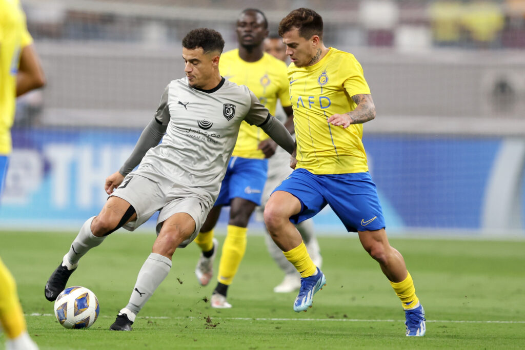 Coutinho in azione con l'Al Duhail. (Foto di Mohamed Farag/Getty Images)