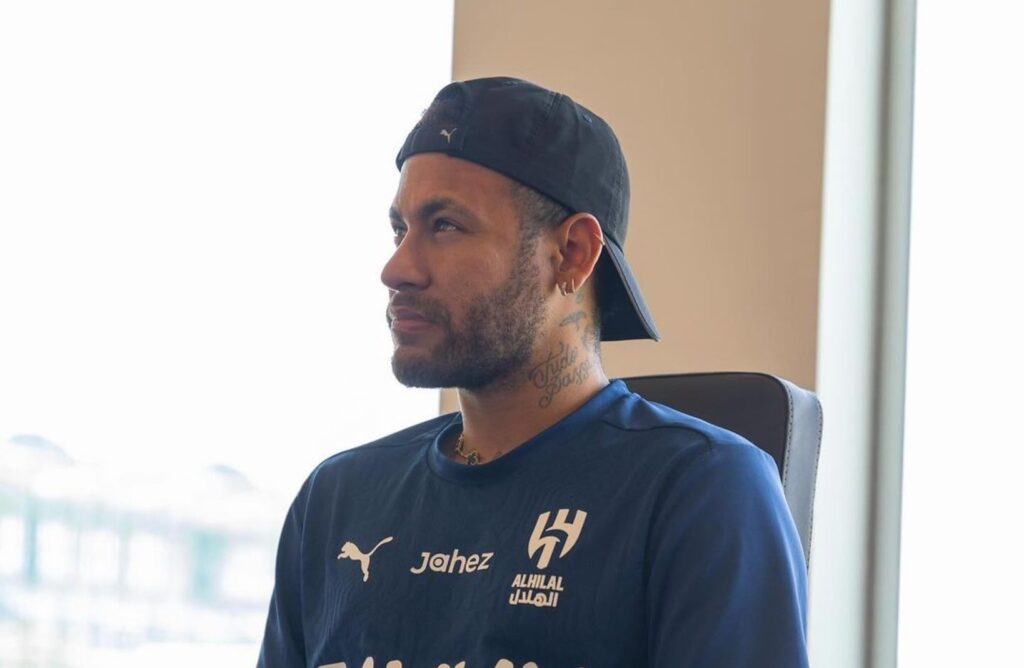 Neymar prosegue il recupero dall'infortunio e cita Gandhi sui social