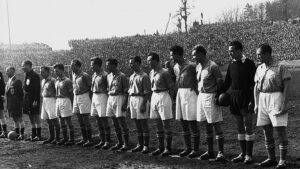 28 marzo 1954, Saarland-Germania Ovest 1-3. I padroni di casa schierati prima dell’incontro
