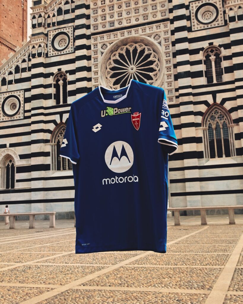 Monza, presentate le nuove maglie con il claim "Per Tutta la Città"