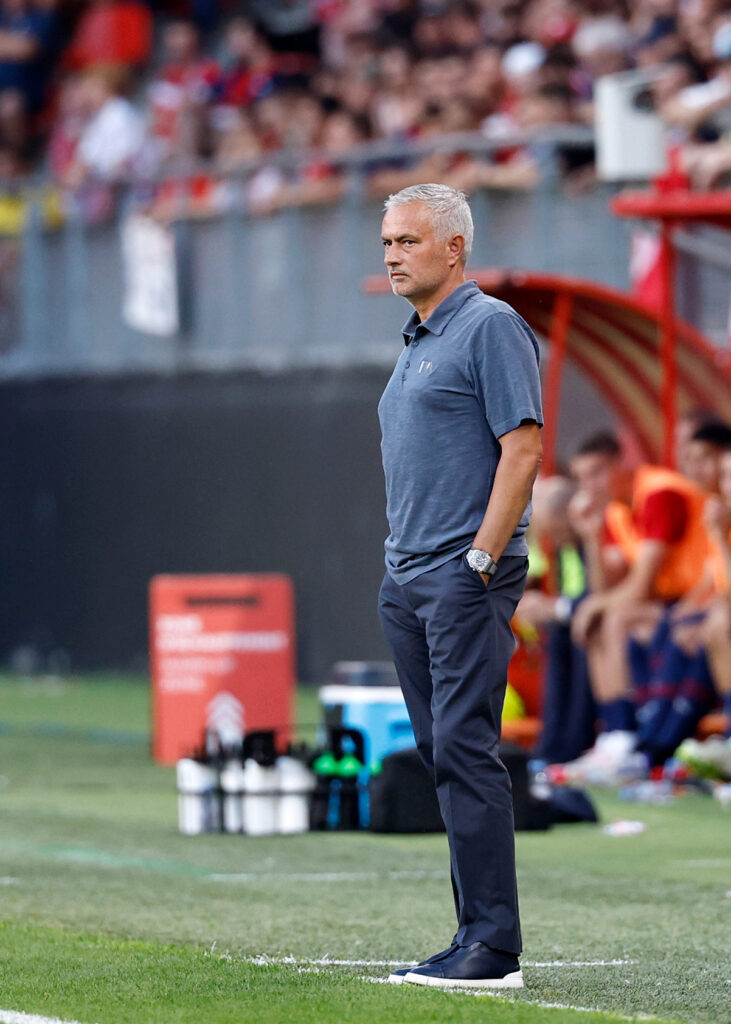 Mourinho: "Non è finita, aspetteremo il Lille con le bandiere gialloblù"