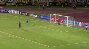 Venezuela, ecco la protesta del Caracas nel Clásico con il Deportivo Táchira