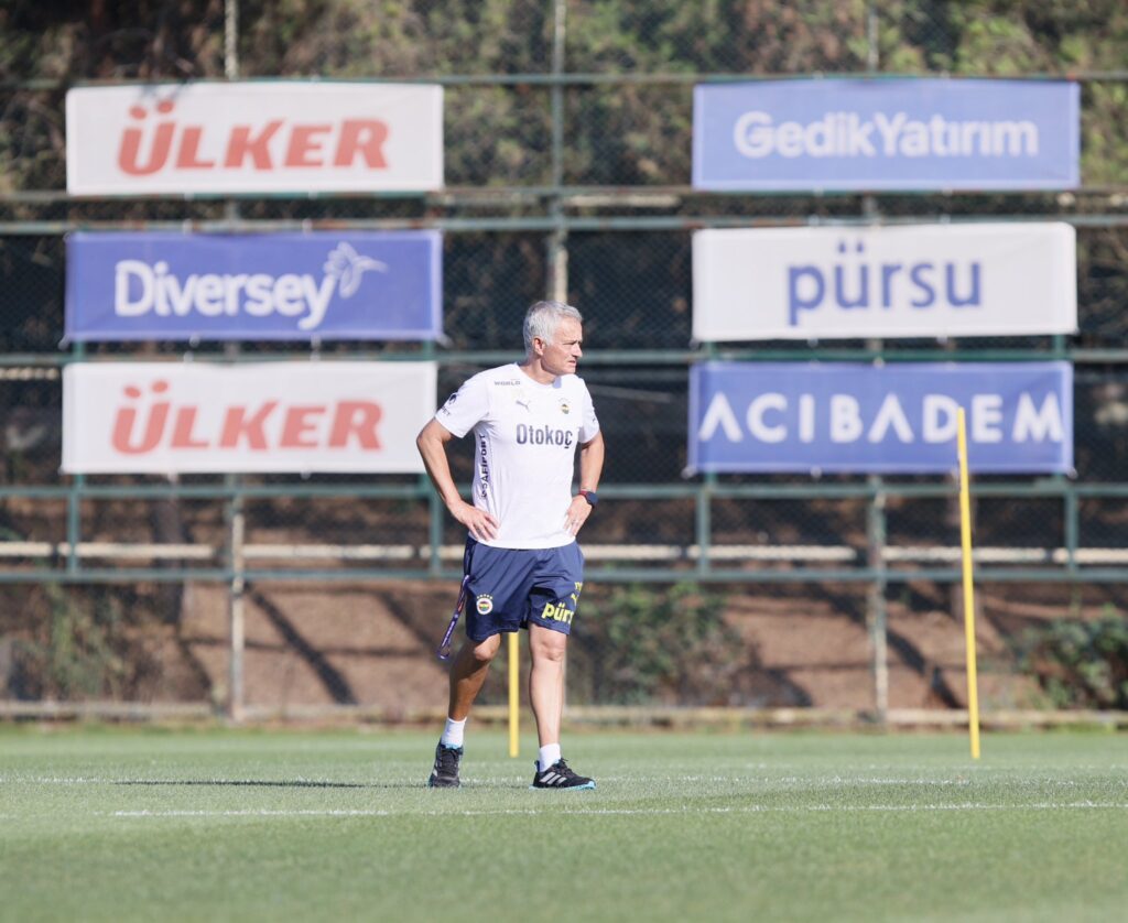 Mourinho e le polemiche: "Sono lo straniero in Turchia, non un mago"