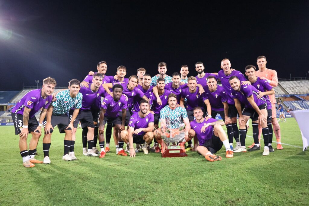 Il Cordoba ha vinto la 55esima edizione del Trofeo Colombino dopo la vittoria ai rigori per 4-3 contro i Recreativo de Huelva. (gara amichevole) - Foto tratta da Account X Cordoba CF