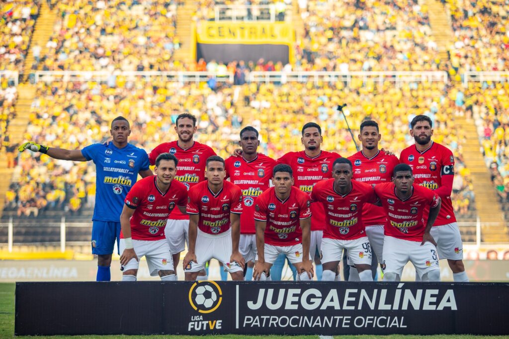 Venezuela, ecco la protesta del Caracas nel Clásico con il Deportivo Táchira
