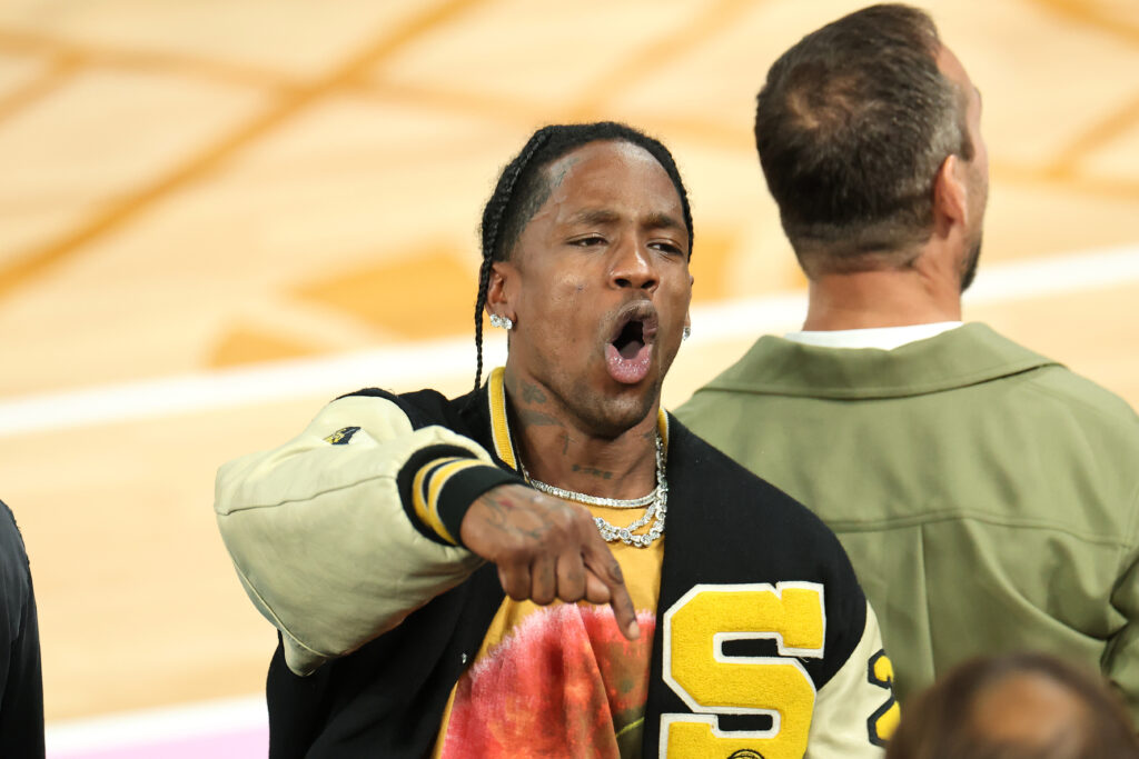 Travis Scott a Parigi basket