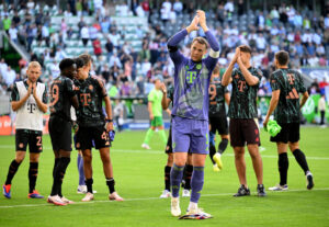 Neuer: "Non penso di ritirarmi o lasciare il Bayern a fine stagione"