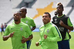 Evra racconta: "Tevez? Il peggior giocatore visto in un allenamento"