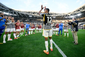 Alex Sandro si allena con il Portimonense per mantenersi in forma