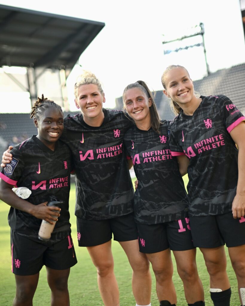 Il Chelsea femminile vieta autografi e selfie per motivi di sicurezza