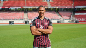 Norimberga, un giocatore posta foto in maglia Bayern e viene aggredito