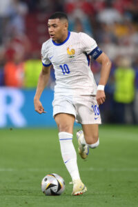 Francia, Dugarry critica Mbappé: "È stato mediocre per molto tempo"