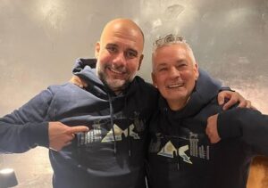 Pep Guardiola e Roberto Baggio, ex compagni di squadra al Brescia