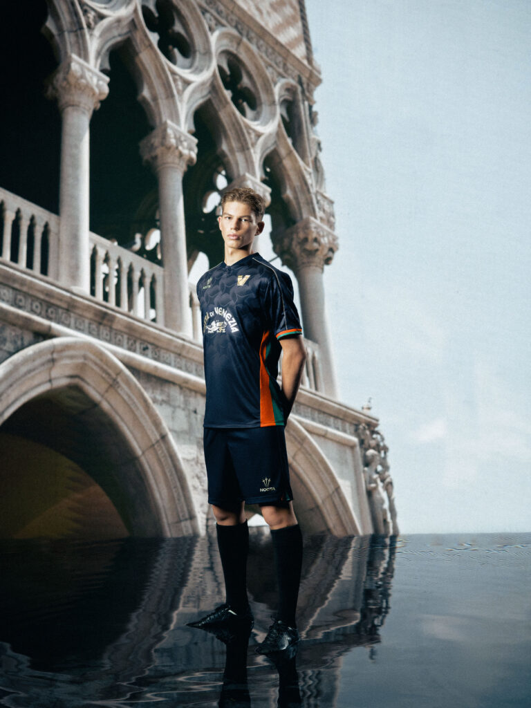 Venezia, le nuove maglie rendono omaggio al legame del club con la città