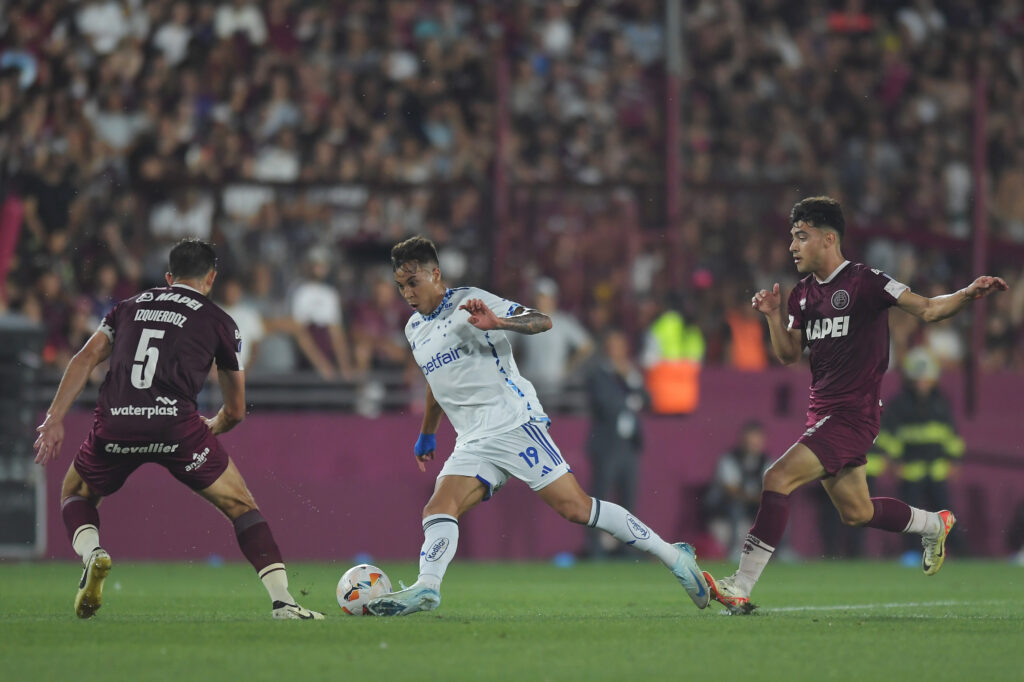 Lanus v Cruzeiro - Copa CONMEBOL Sudamericana 2024
