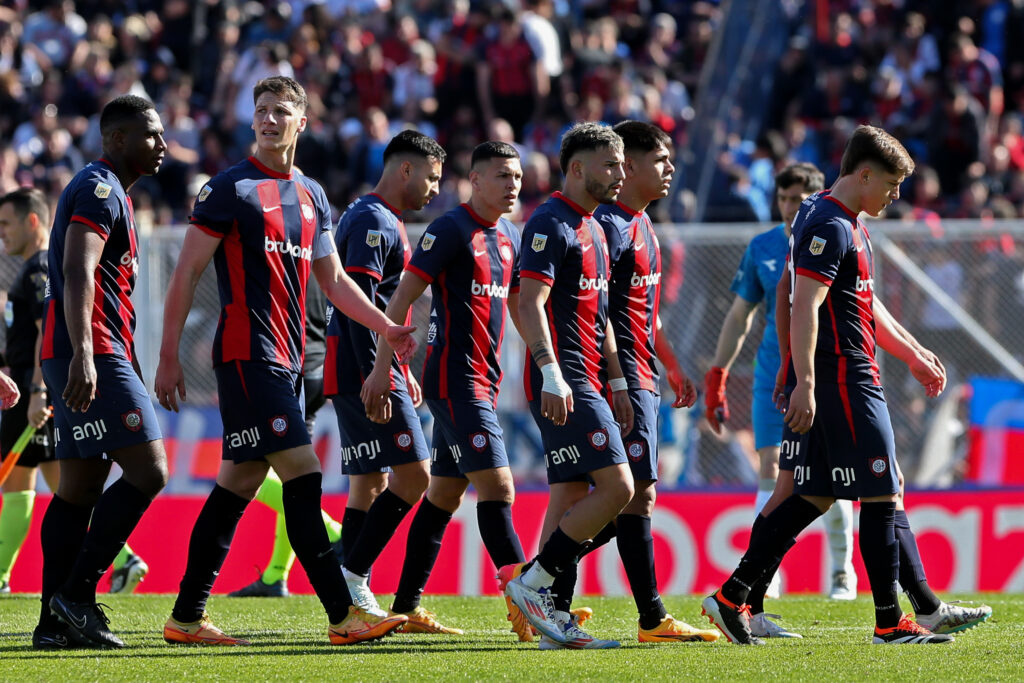 San Lorenzo v Velez Sarsfield - Liga Profesional 2024