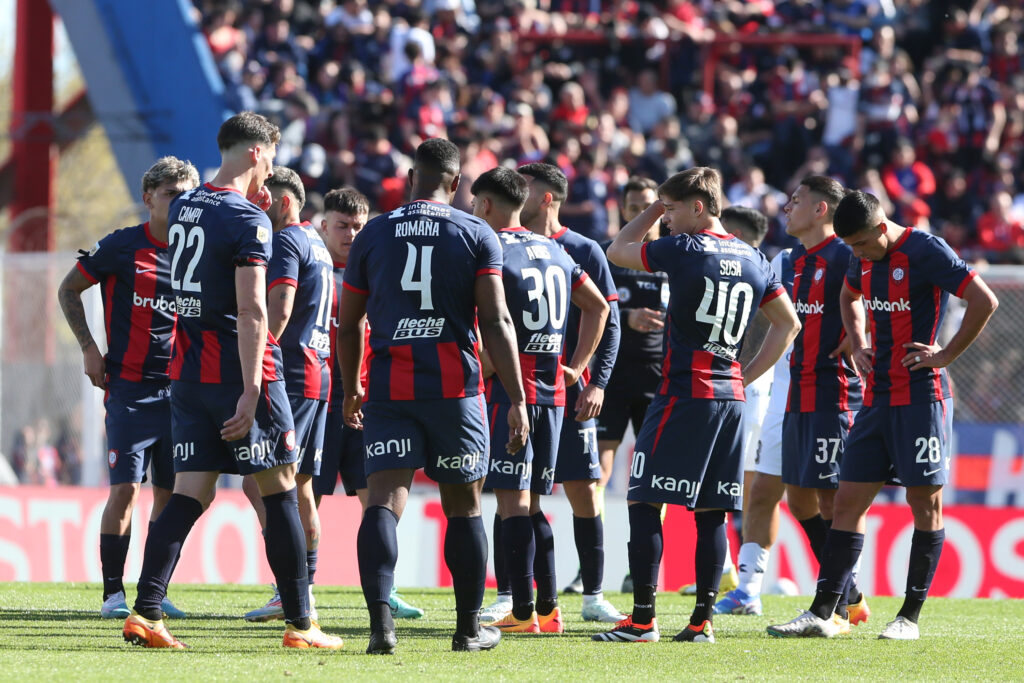 San Lorenzo v Velez Sarsfield - Liga Profesional 2024