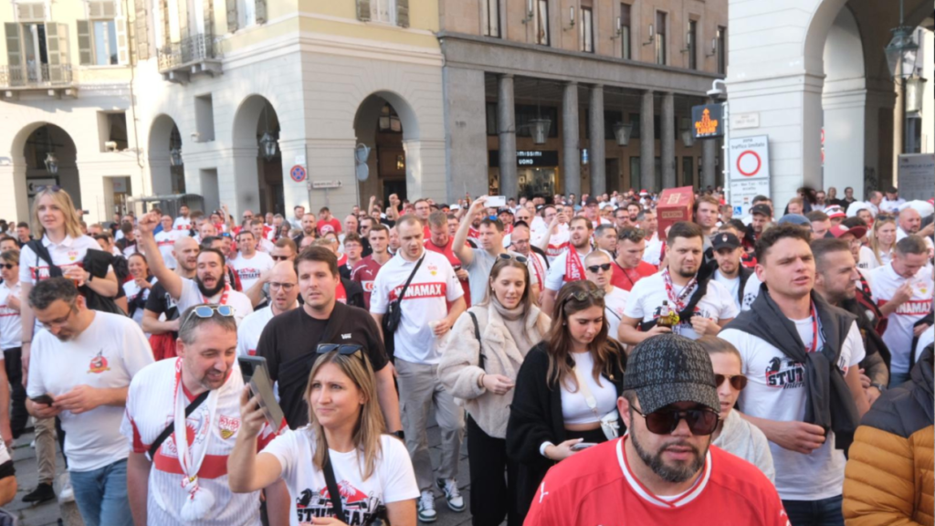 Intro_20241023_122046_0000-1729678988643.png--i_tifosi_dello_stoccarda_invadono_piazza_cln