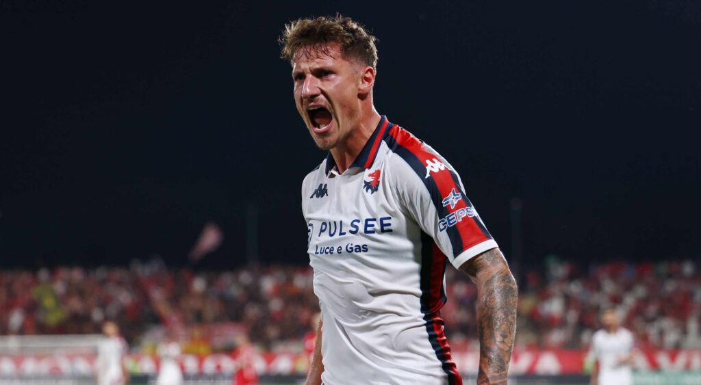 Pinamonti con il Genoa