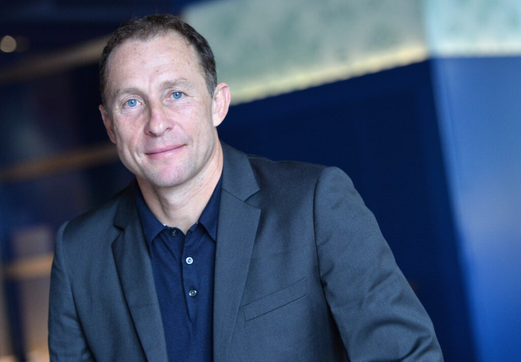 Golden Foot - Previews