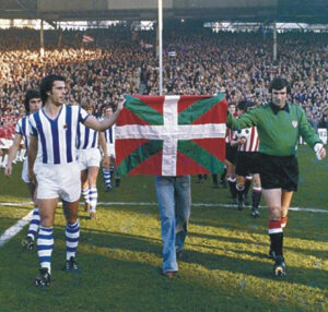 Ikurrina,_Euskal_Derbia,_1976
