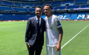 f8caca_fff1c4e405fe4d41bb85482110ed7e72mv2