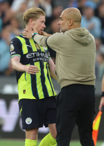 Carragher sul City: "Penso ci siano problemi tra Guardiola e De Bruyne"