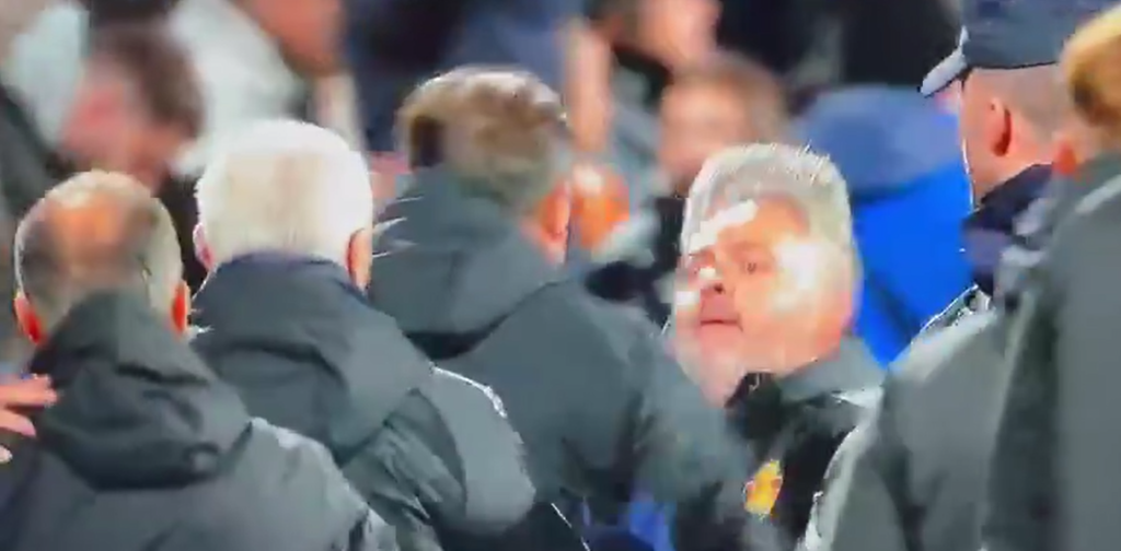 L'allenatore del Racing de Ferro colpisce con una testata il tecnico del Real Saragozza (Fonte Video Account X Francisco Casado)