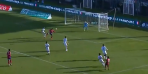 Bellissimo gol di Mons Bassouamina con la maglia del Clermont in Ligue 2 (Fonte Video Account X Ligue 2 BKT)