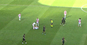 L'attaccante del Kayserispor Bahoken è stato espulso per aver schiaffeggiato il compagno di squadra, Miguel Cardoso. (Fonte Video Account X beIN SPORTS Turkiye)