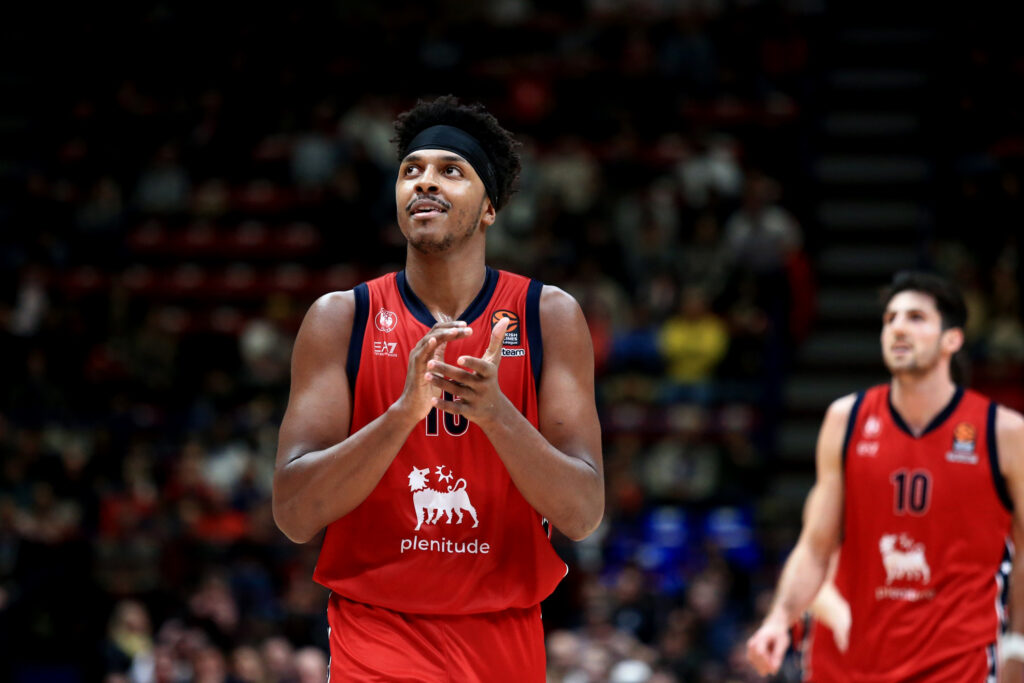 EA7 Emporio Armani Milan v Real Madrid - Turkish Airlines EuroLeague