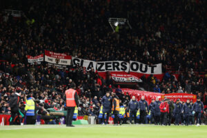 manchester-united-i-tifosi-contro-la-proprieta-glazer-il-club-sta-lentamente-morendo