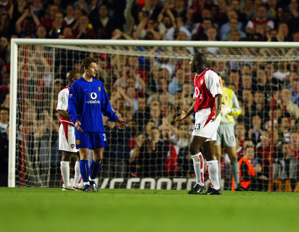Sol Campbell of Arsenal looks at Ole Gunnar Solskjaer of Manchester United after being sent off