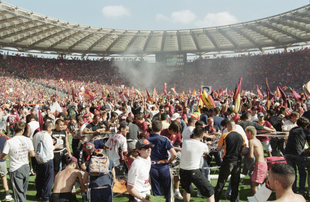Roma fans celebrate