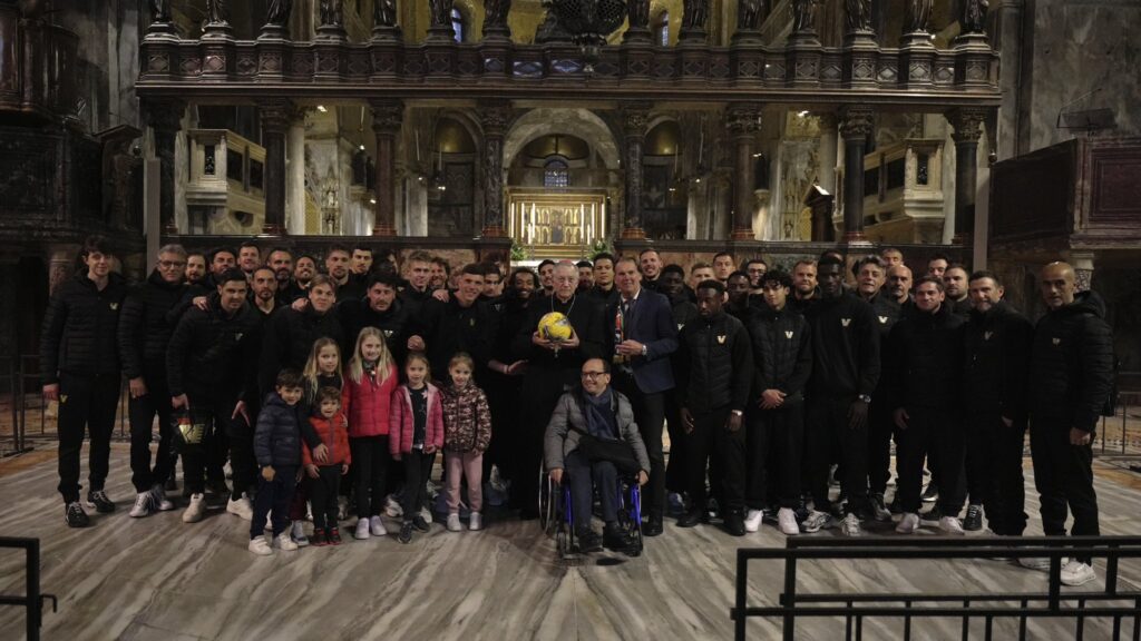 venezia-squadra-in-visita-alla-basilica-di-san-marco-e-al-campanile