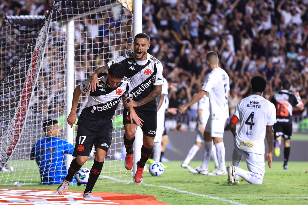 Vasco Da Gama v Santos - Brasileirao 2025