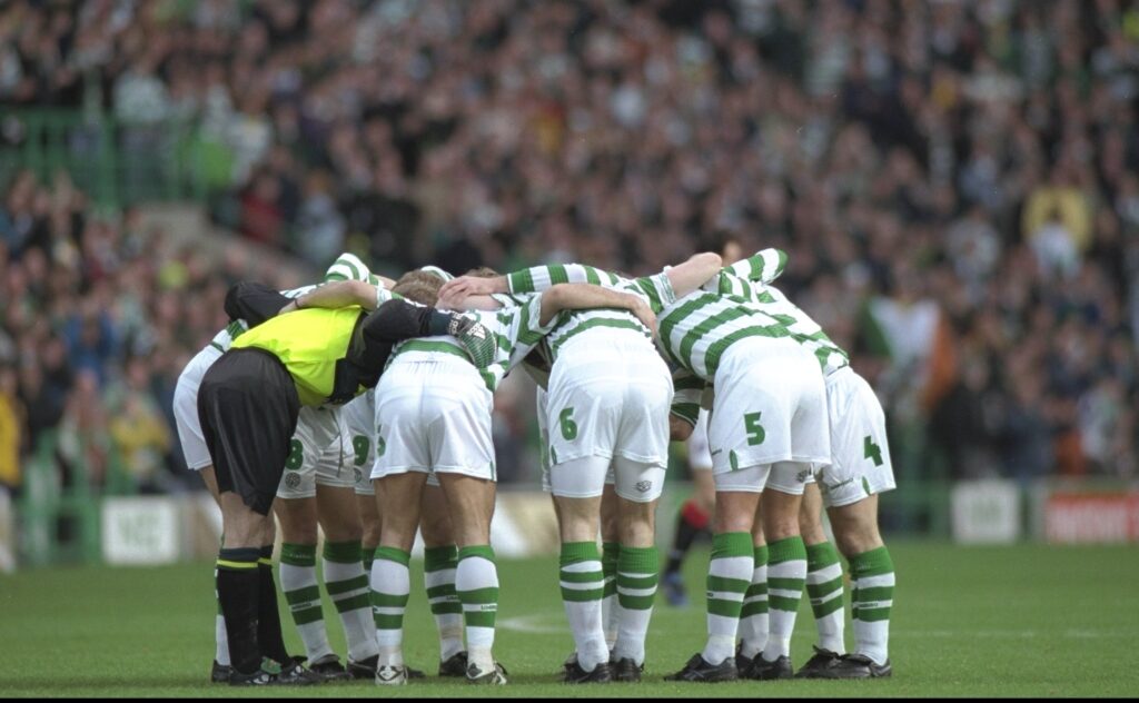 Celtic players huddle together for a team talk