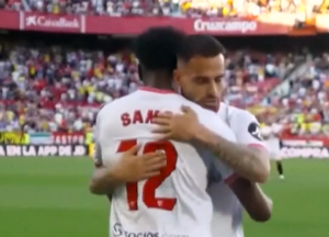 Siviglia, Suso gioca la sua ultima partita in casa: l'omaggio dei tifosi (Fonte Video Account X DAZN Italia)