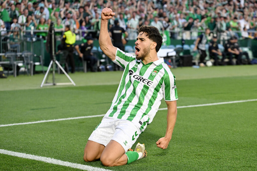 Real Betis Balompie v ACF Fiorentina - UEFA Conference League 2024/25 Semi Final First Leg