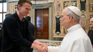 papa-leone-xiv-tifo-roma-giornalisti-udienza-napoli-scudetto-vaticano