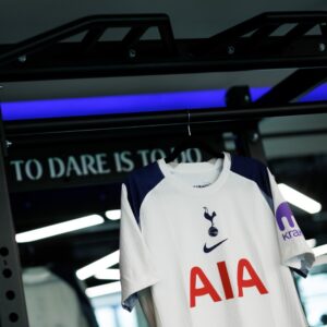 tottenham-nuova-prima-maglia-kit-stemma-spurs-europa-league-premier-league