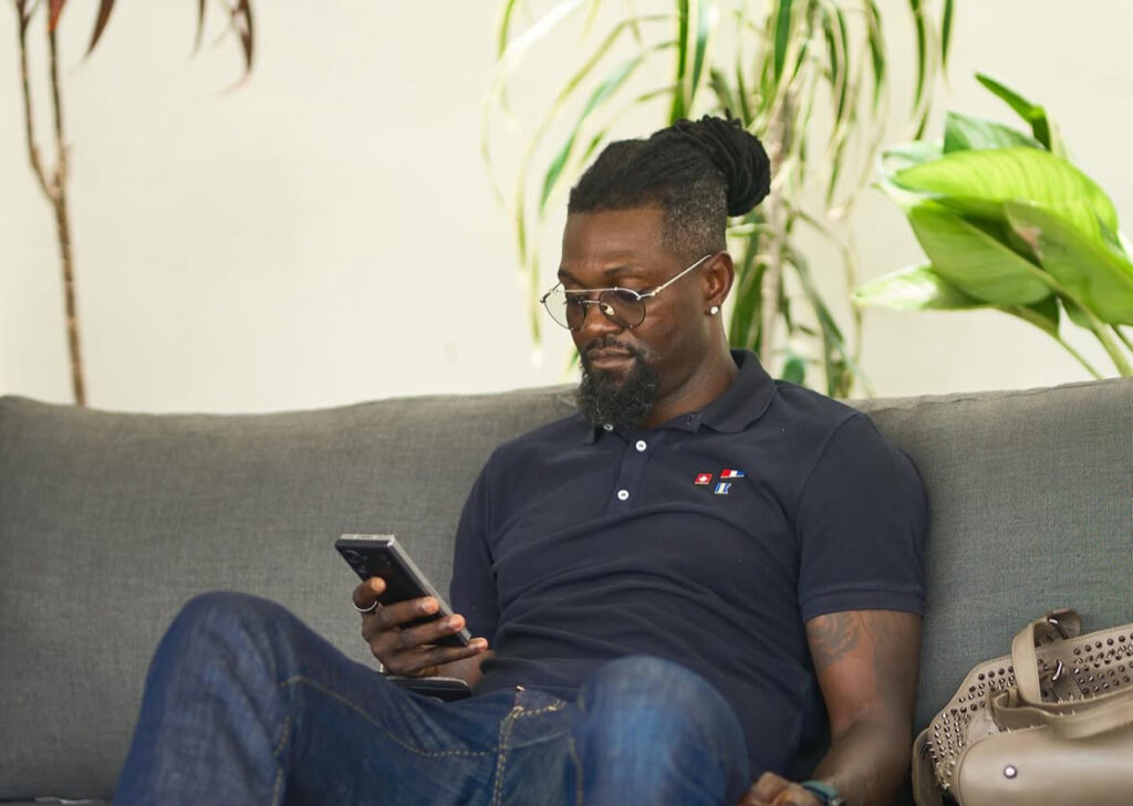 emmanuel-adebayor-paragone-pele-tiktok-leggenda-fifa-social-togo-arsenal-manchester-city-monaco-real-madrid-tottenham