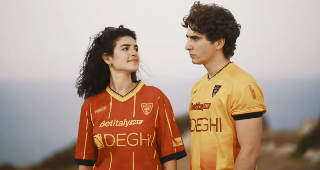 lecce-serie-a-presentate-prima-e-terza-maglia-nuova-stagione-kit-divise-salento-otranto