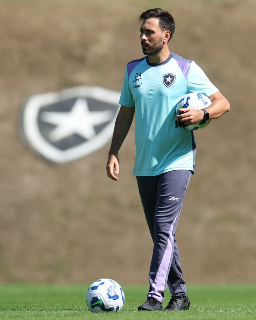 davide-ancelotti-allenatore-botafogo-presentazione-conferenza-stampa