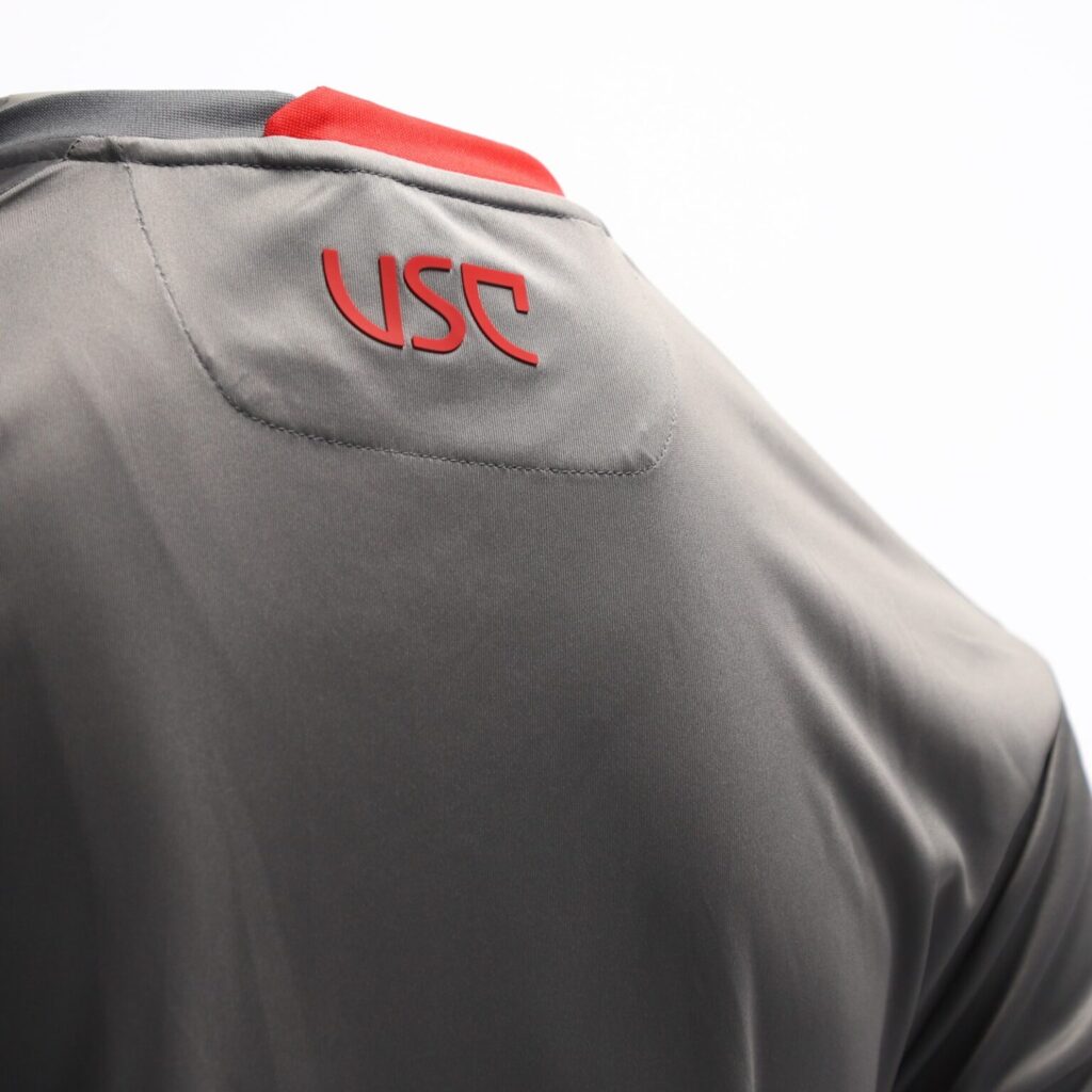 maglia-home-cremonese-2025-26-acerbis-vazquez-cremona-musica